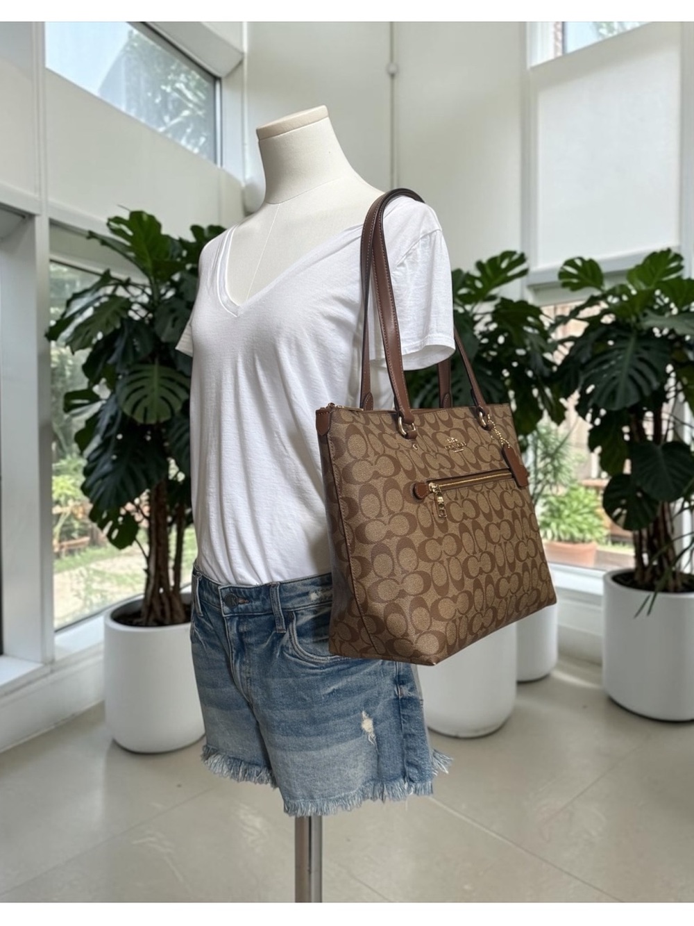 Authentic Coach Gallery Signature Khaki Saddle Tote! RARE! EUC! - Picture 11 of 14